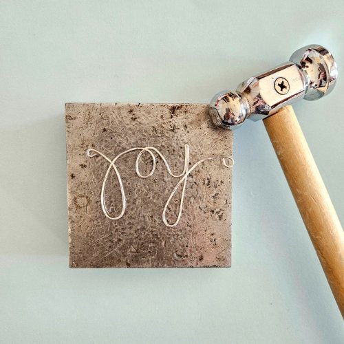 Margot Potter's Write On Necklace - , Contemporary Wire Jewelry, Wire Wrapping, Wrapping, Wire Wrapping Jewelry, Design, Use the round end of the chasing hammer.